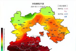 百米冲刺！比赛尾声又有球迷进场接近梅西，梅西的保镖飞奔进场