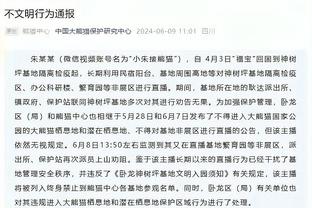 李可“偷袭”队友法比奥：努力训练但也要享受生活！