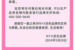 ?张镇麟结束训练后驱车离开 为守候在门口的球迷签名合影