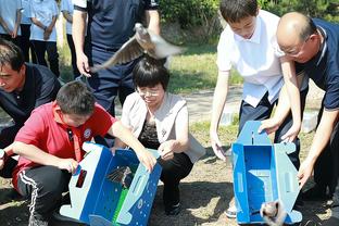 记者谈拜仁防线引援：在谈先租后买穆基勒 戴尔在等待反馈