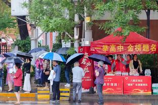 又伤了……第19分钟克雷桑伤退！帕托替补登场，下轮泰山将战海港